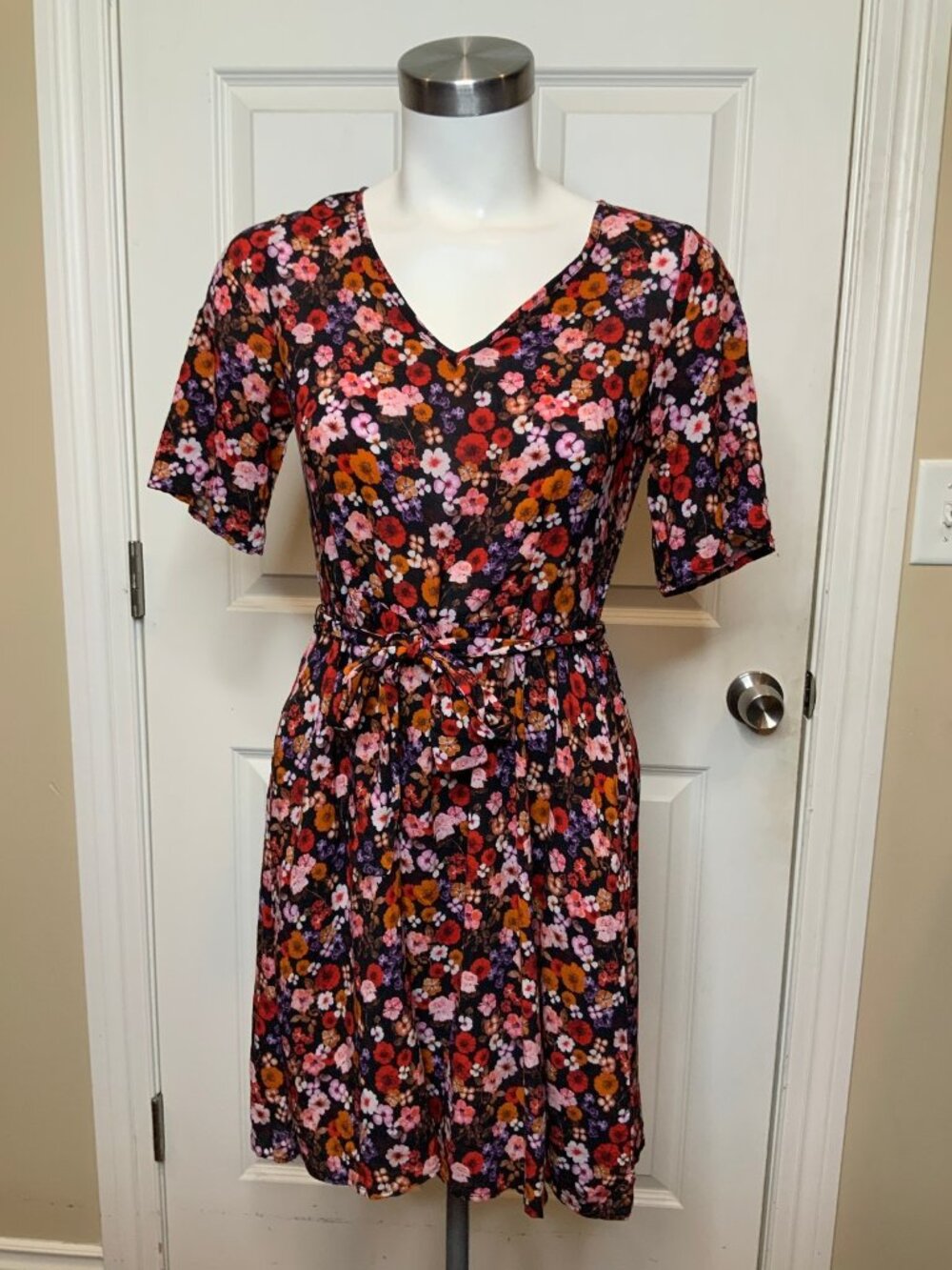 Amour Vert Floral Multi V-Neck Belted Mini Dress, Size XS